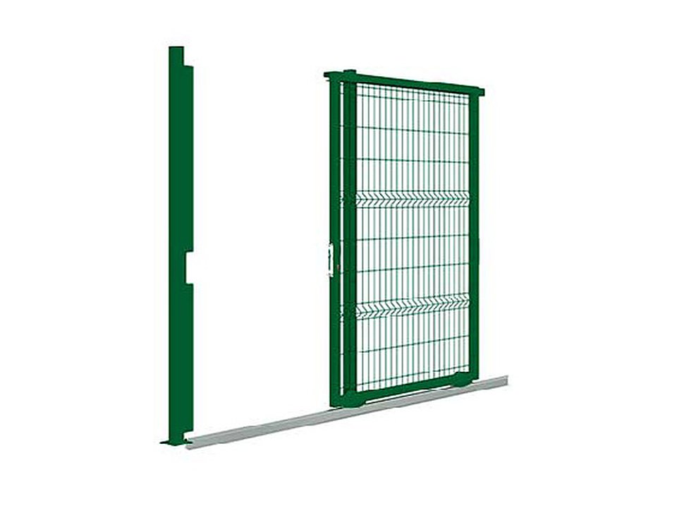 Puerta corredera verde de malla plegada sobre su raíl de suelo, junto a su pilar