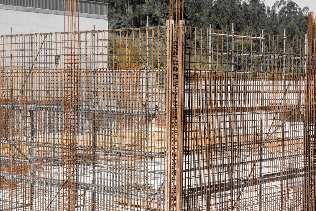 Armaduras y encofrados preparados para hormigonar